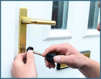 East Meadow Locksmith Service East Meadow, NY 516-962-5698 - 3a-emergency-lockout