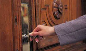 East Meadow Locksmith Service East Meadow, NY 516-962-5698 - 4a-Door-Unlock