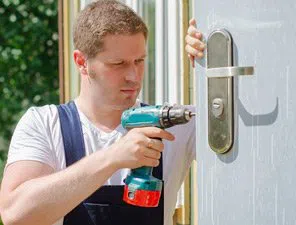 East Meadow Locksmith Service East Meadow, NY 516-962-5698 - 9a-Lock-Changing